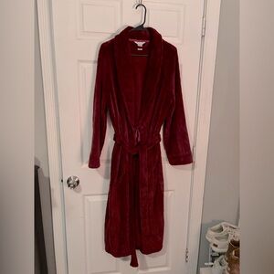 Liz Claiborne
Long Robe with very subtle design, beautiful    cranberry color
